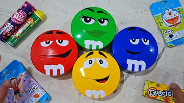 ASMR Tapping & Crinkling on M&M