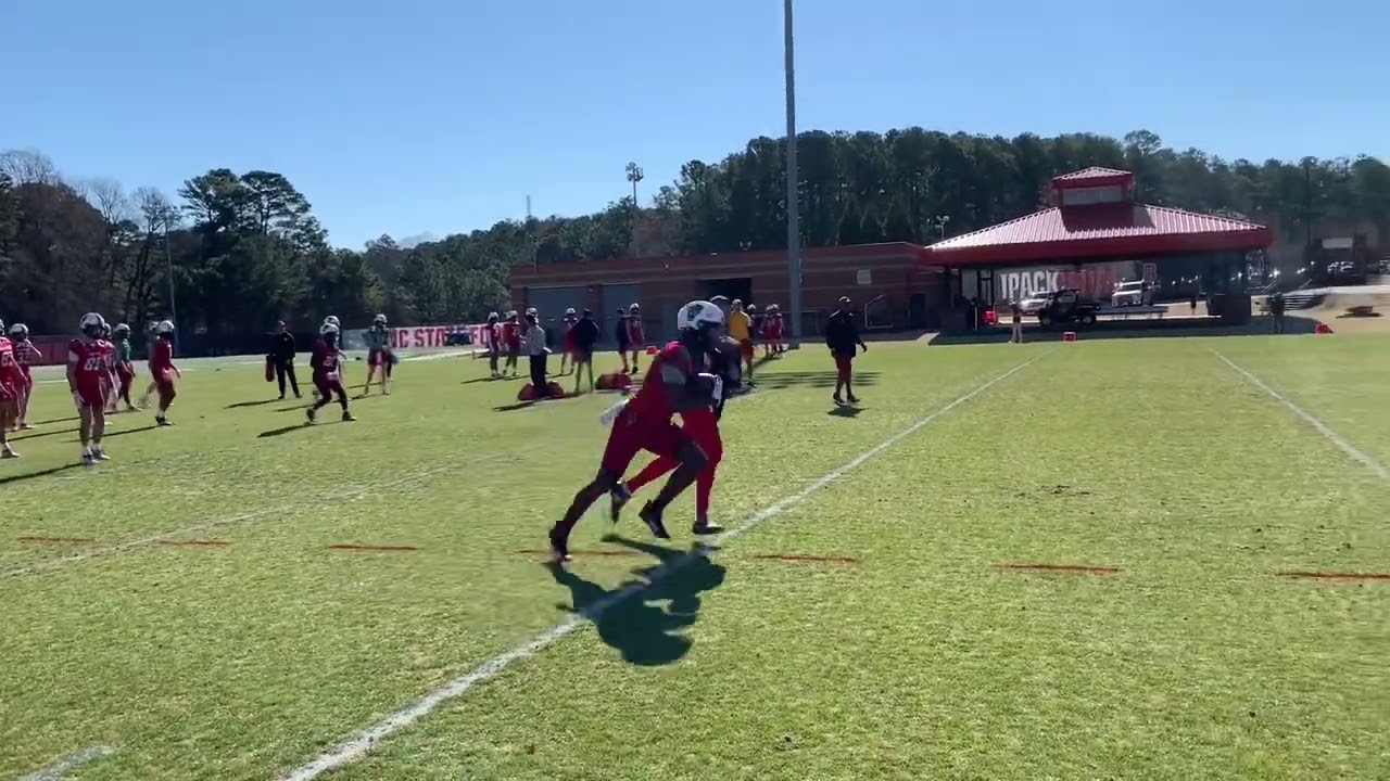 Offensive drills from first day of spring camp