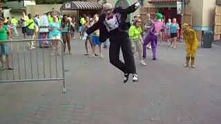 Six Flags Mr. Six VS B-Boy (BreakDancer)! Someones Upset