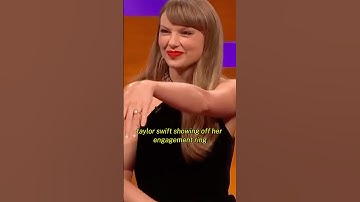 Taylor Swift shows off her engagement ring #shorts #taylorswift