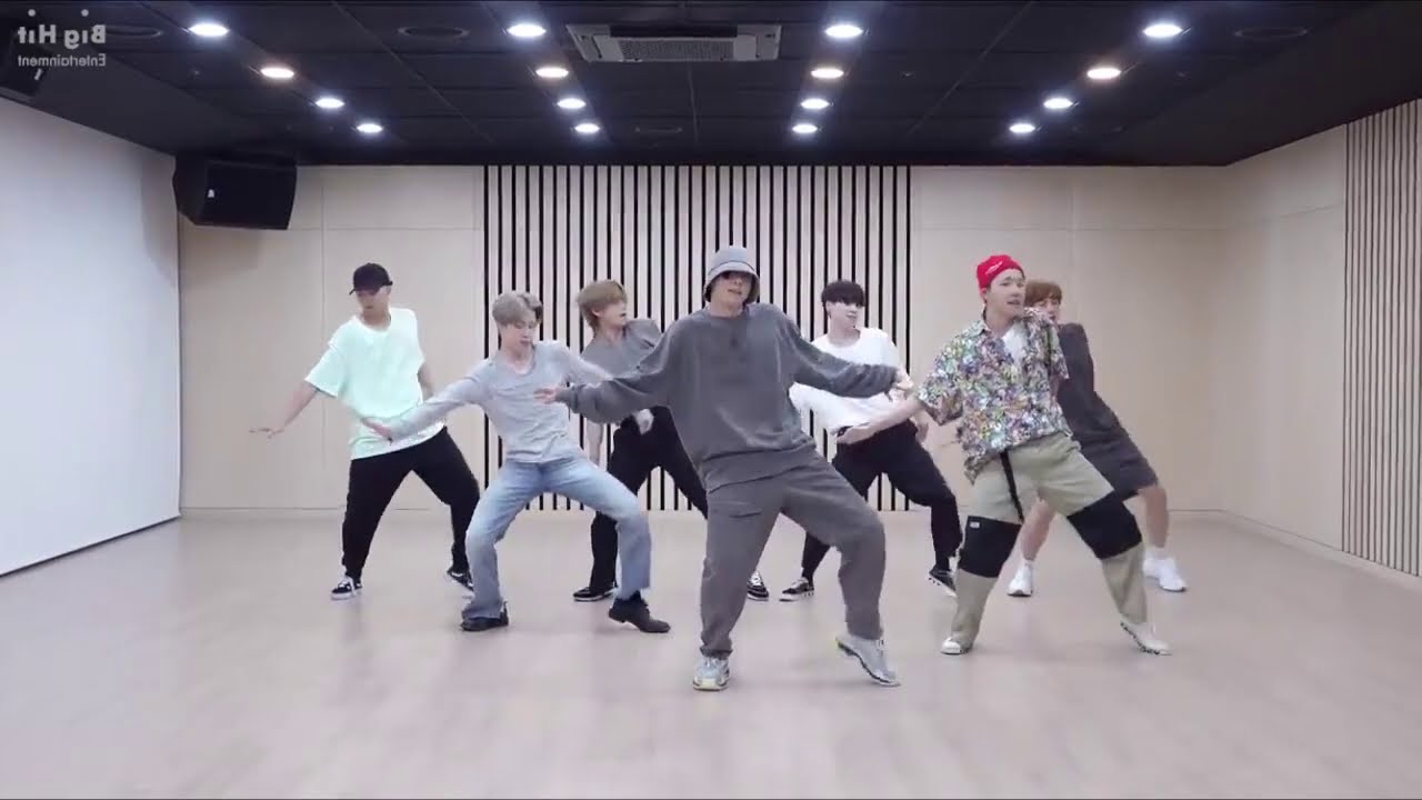 BTS Jin's Blue Hair in "Dynamite" Dance Practice Video - wide 2
