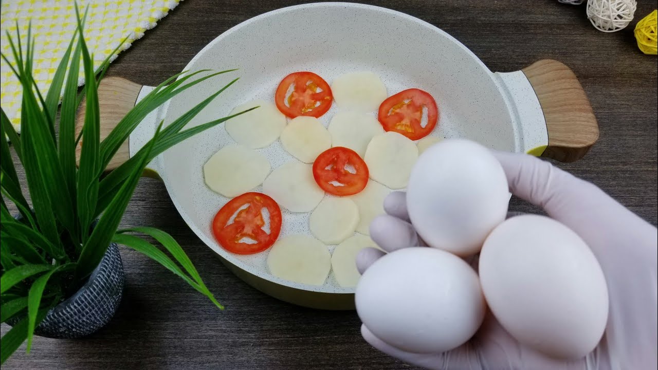 عملت وصفة بيض سهله بالبطاط والطماطم