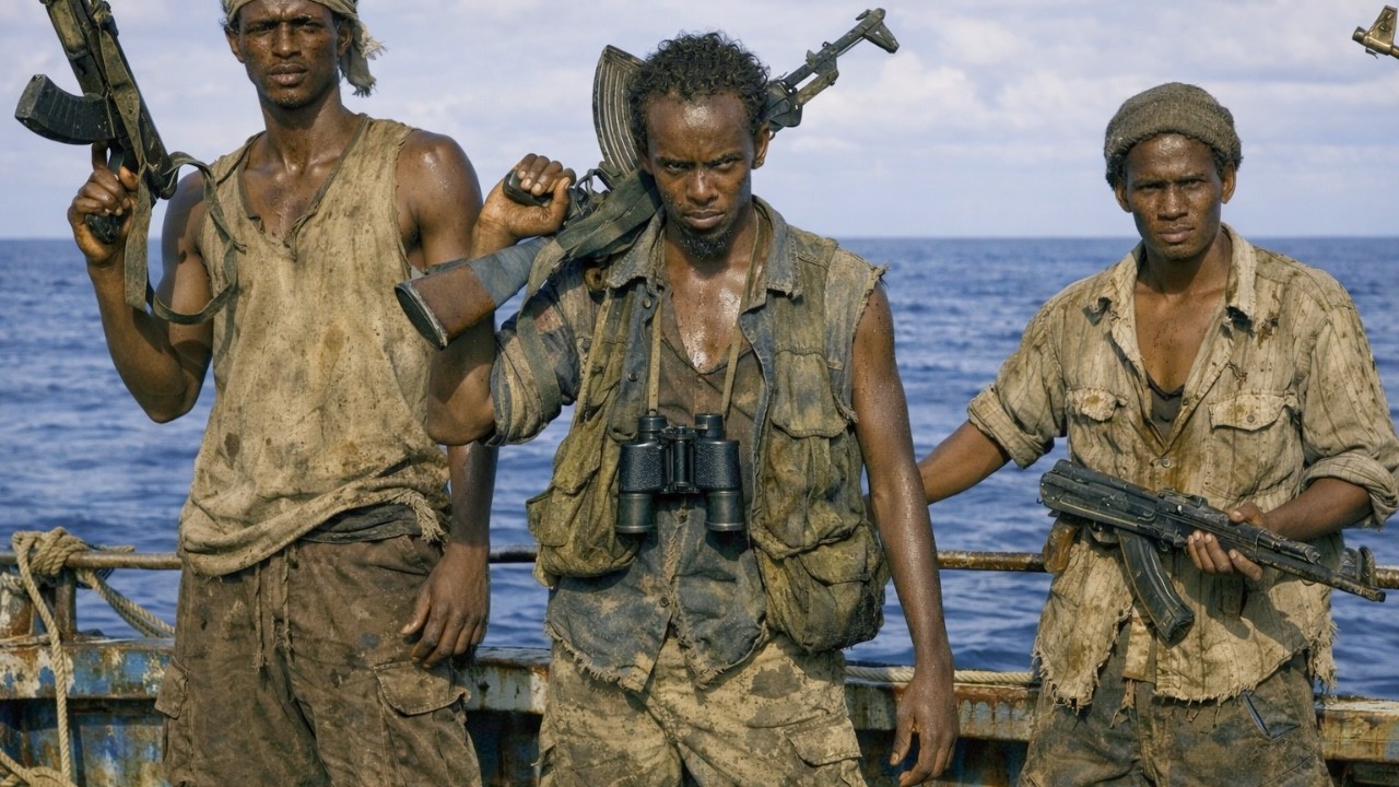 PIRATAS SOMALIS armam ataque para sequestrar NAVIO AMERICANO milionário