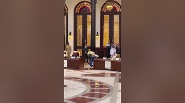 بحضور شيخ الأزهر  احمد الطيب والبابا فرانسيس وملك البحرين القارئ عمر علي يفتتح اجتماع ملتقي الحوار