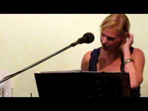 Claudia sings an amazing Right Here Waiting of Ric...