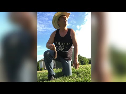 Barehanded Mole Catcher Strikes Again!!! / Catching Moles with the MOLiminator / Mole Whisperer