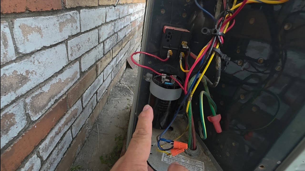 Aire acondicionado no enfria. Capacitor auxiliar se reemplaza por tercera vez