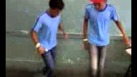 LEO E GLAUBER DANANDO-ALAN DE INTRUSO.mp4