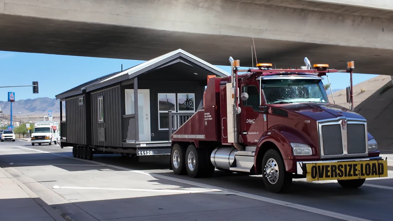 Truck Spotting USA, busy truckers spotted in America, an hour of street scenes & big vehicle sounds