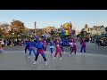 Disneyland paris 30 ans  parade rvons et le monde sillumine face  main street usa