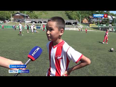В Горно-Алтайске прошел футбольный фестиваль «Большие звезды светят малым»
