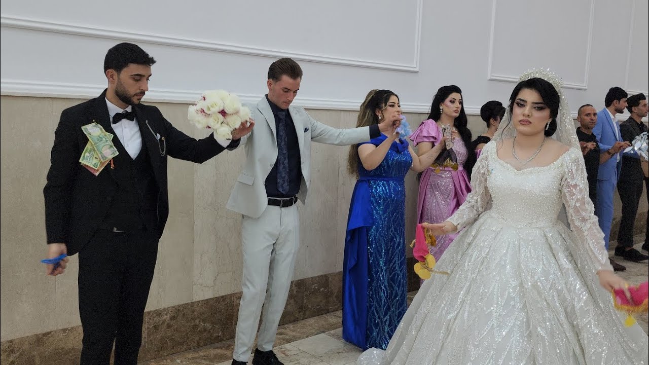 الفنان قاسو سموقي ، مقطع من حفلة زفاف ( سلام & پيمان ) في شيخان قاعة دوو شڤان ،أتمنى أن تنال أعجابكم