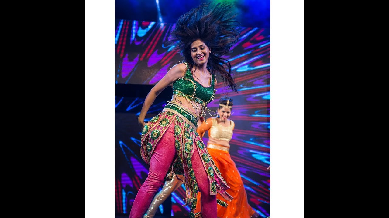 Varshini Dhee Dhee Anchor Varshini dance for Guna Guna Mamidi song | Dhee 10 - YouTube