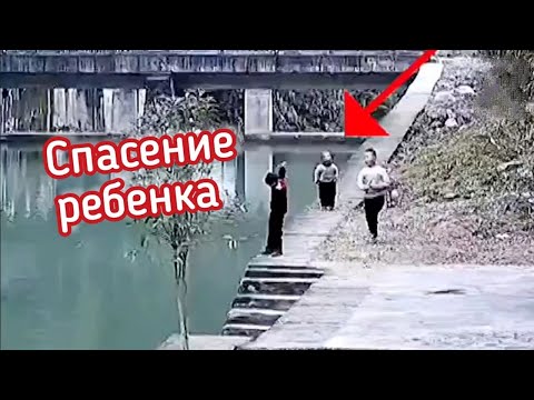 Мужчина Услышал Крики Детей и Бросился в Воду. #герой #спасение #мужчинаспасребёнка #мужчинаспас