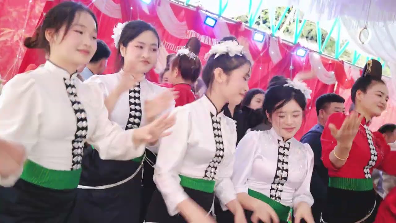 NHẢY VUI TÂN GIA DƯƠNG TIẾN - LÒ HOÀN BẢN CANG MƯỜNG HUNG