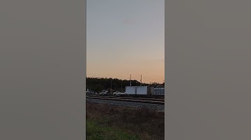 M852-28 with a ES40DC leader #csx #csxstrains