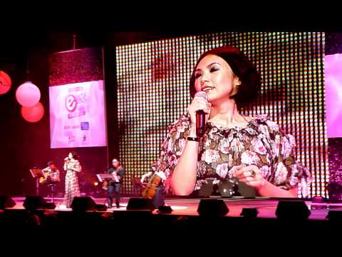 新加坡e乐大赏 2011  - 陈洁仪唱追， 心痛， 喜欢你 (Part 1)