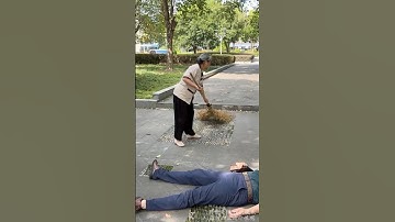 Cô lao công tốt bụng bị hiểu nhầm! #shorts