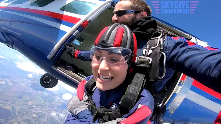 Vanessa Schmidt's Tandem skydive!