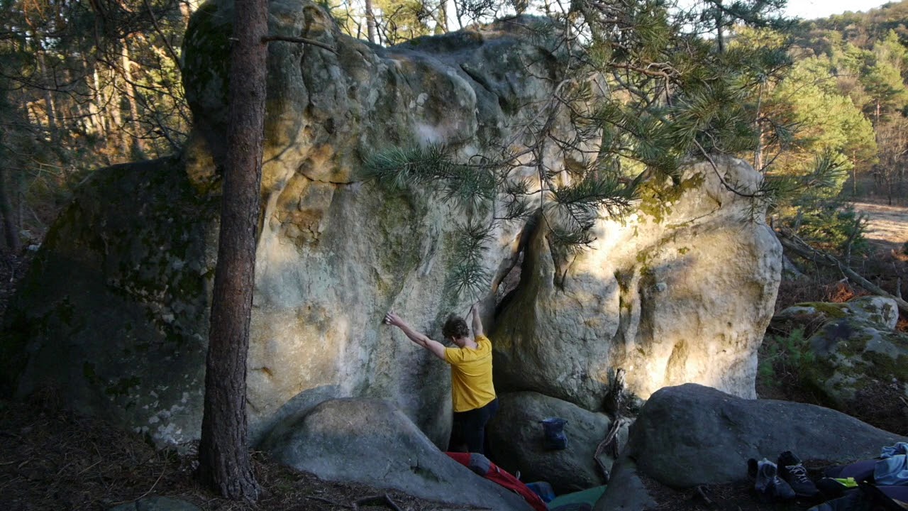 Bruno bouldert Amok (8A) in Fontainebleau