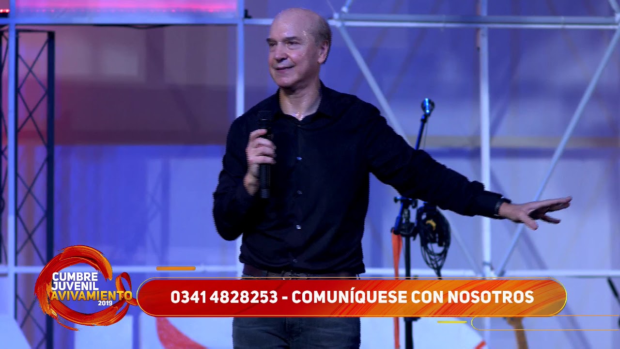 Rev. Claudio Freidzon en la Cumbre Juvenil Avivamiento