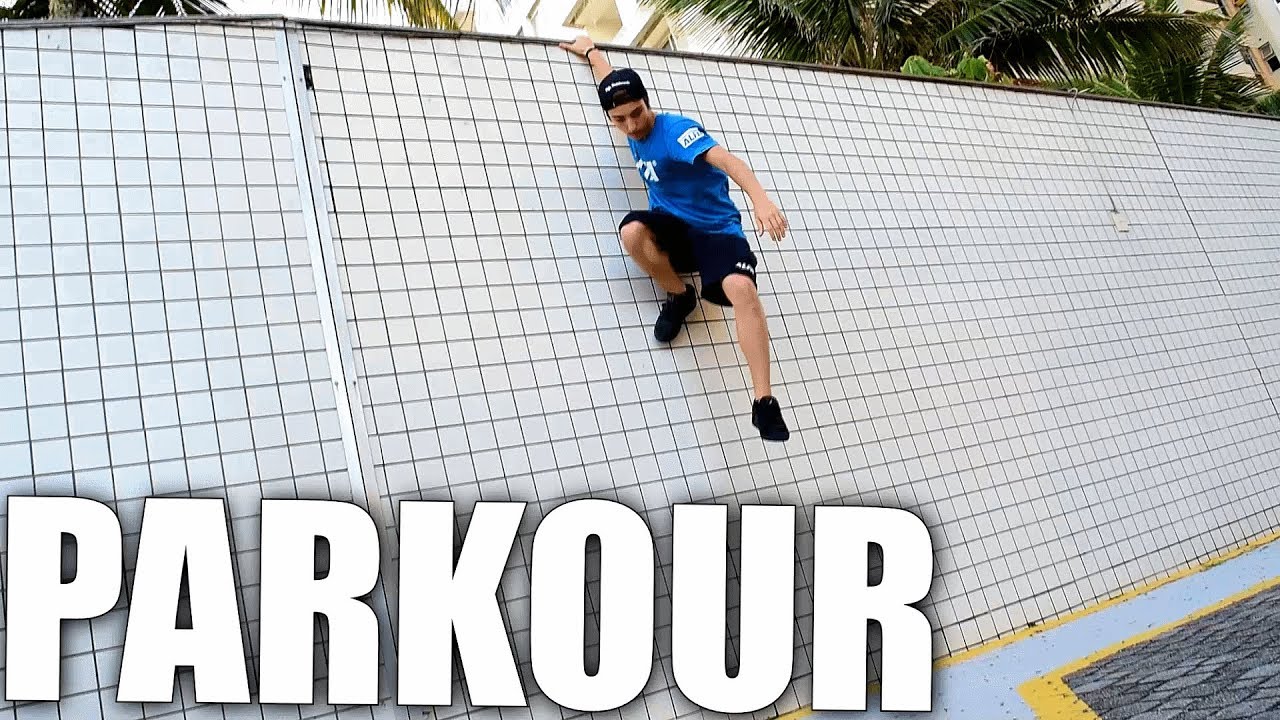 As Pessoas Parkour Ao Ar Livre Fazem Saltos De Trás Da Parede De 4