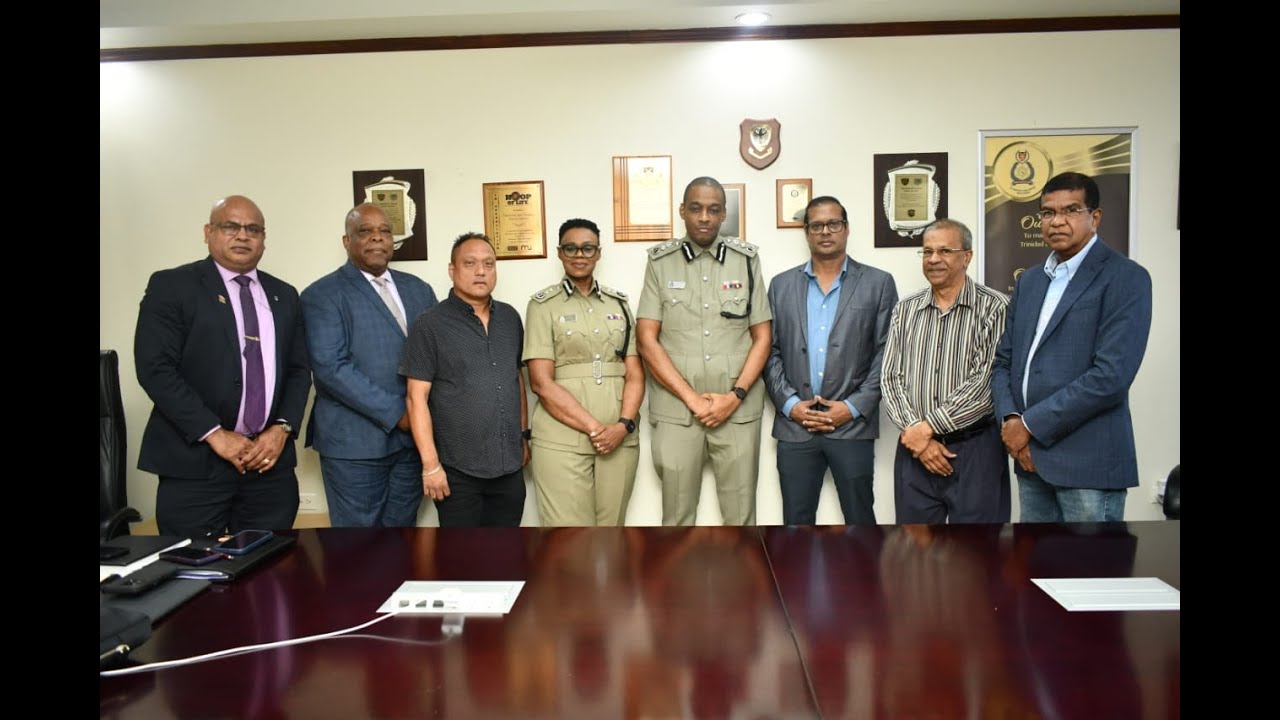 Комиссар полиции и представители оперативного отдела полиции встречаются с национальными бизнес-а...