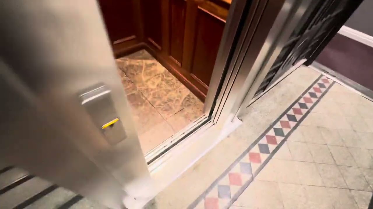 1940 KONE (mod. 2016 Schindler) traction elevator @ Hotel Haven, Kaartinkaupunki, Helsinki, Finland