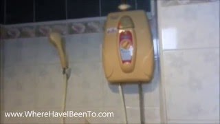 Inside the 440 Baht B2 Night Bazaar Hotel Chiang Rai - WHIBT