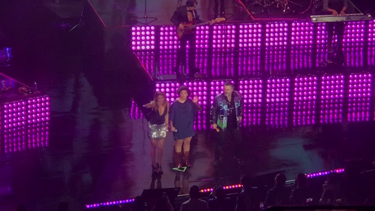 Lucero y Mijares con su hija en Puebla