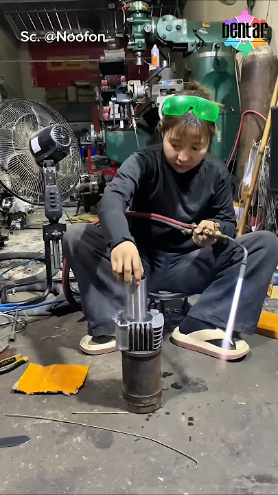 beautiful all-round mechanic 😍 #uniquefacts #funnyfacts #mechanic #motorcycleworkshop #workshop #...