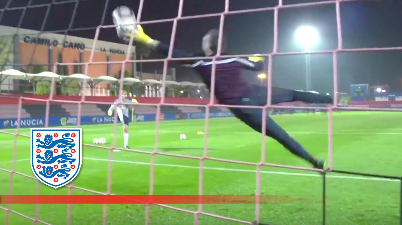 Handling drills with England's goalkeepers (Extended) Inside Training