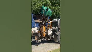 Pete 520 Labrie Automizer Full Eject Garbage Truck