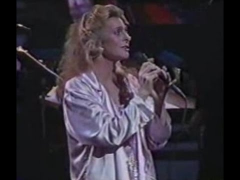 JUDY COLLINS - Send In The Clowns (Live w/ lyrics)