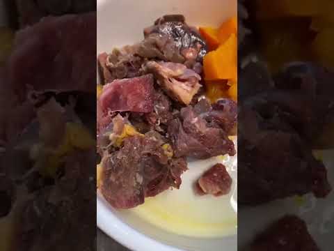 Video: Selbst gemachtes Hundefutter mit Butternut-Kürbis