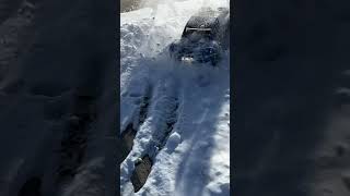 Traxxas UDR versus snow Slo-mo ￼ screenshot 5