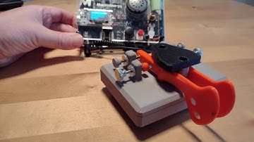 OE5JFE makes: 3D printed CW paddle (based on EA7HVO) - Training with morserino-32