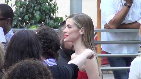 Jaime King very pregnant arriving to the Barely Lethal Premiere @Jaime_King