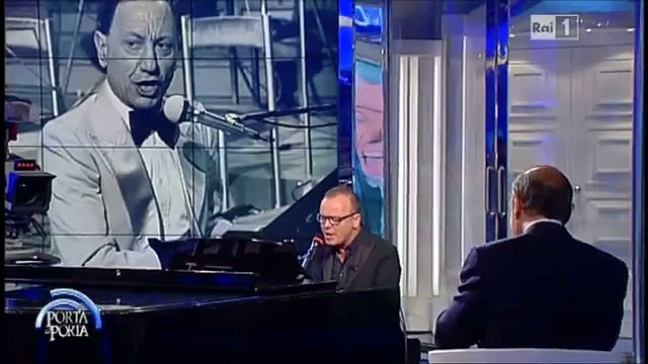 Gigi D'Alessio suona Chopin e canta Napoli con Maruzzella e Indifferentemente