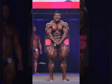 Rubiel ’Neckzilla’ Mosquera wins his IFBB pro card 🥇