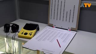 Stemmal In Gebruik Op Het Stembureau In Giessen