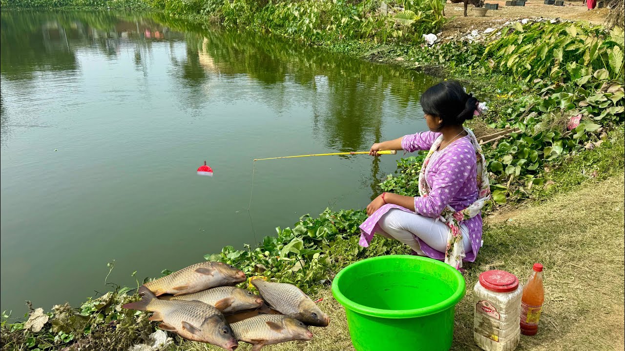 Fishing Video || lady can catch many fish in a short time with his skillful technique | Hook trap