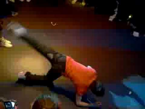 GeOrGe SaMpSoN DaNcInG LiVe At ChIcAgO RoCk CaFe