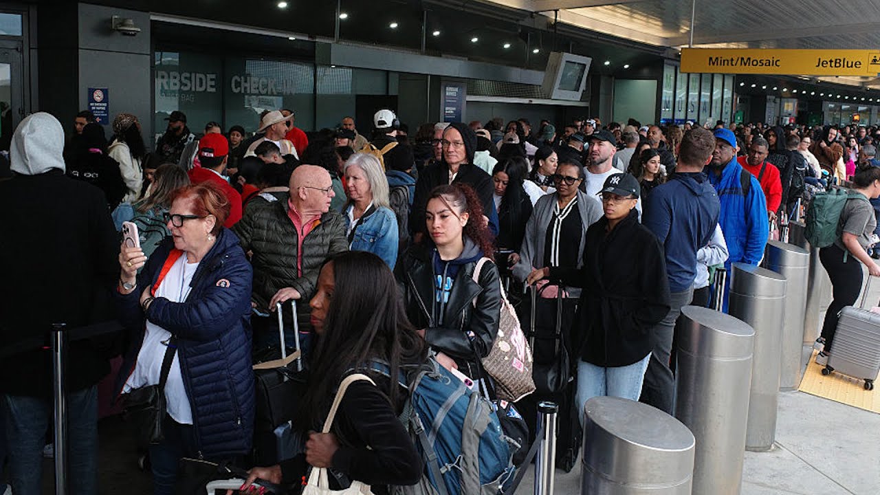 Trump Signs Order Saying TSA Agents Must Be Paid