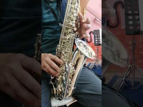 Video: Ali je tenor saksofon alt?