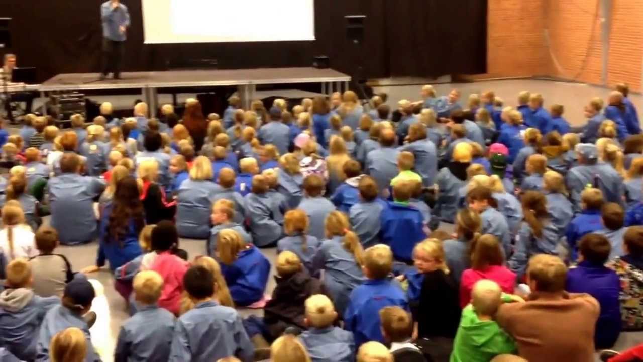 Vi Vil Ha Voksne Der Griner Tekst