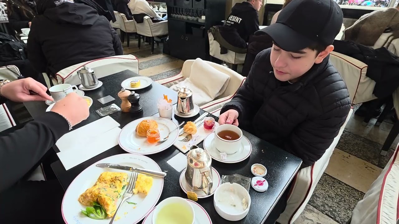 Кафе у Лувра