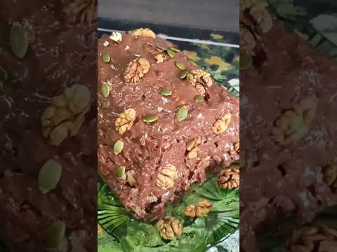 Тортик из слоёного теста с шоколадным кремом.