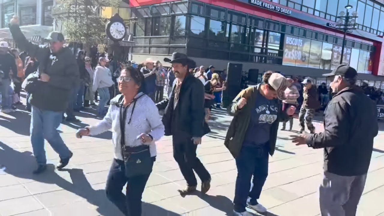 No hay quien los pare!🤠ay,ay!que chido es”!💃🕺🤠🎵👍