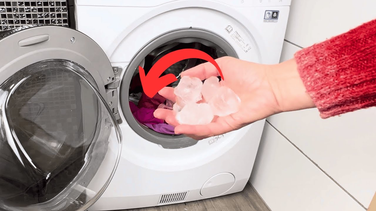Лайфхак с кубиком льда. Вы будете в шоке, когда увидите результат стирки.